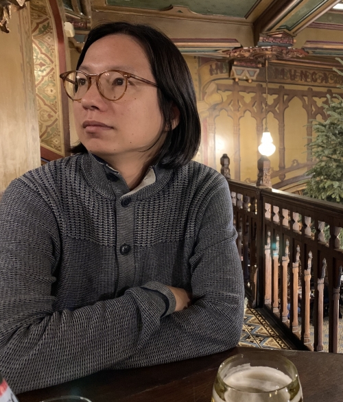 梁啟智照片