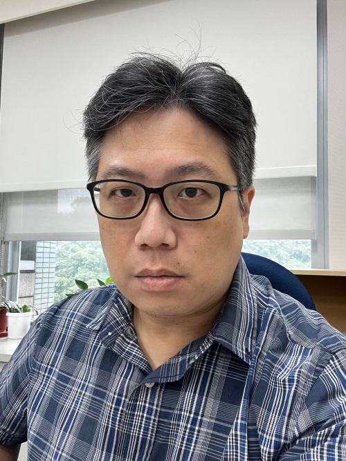 丁允中照片